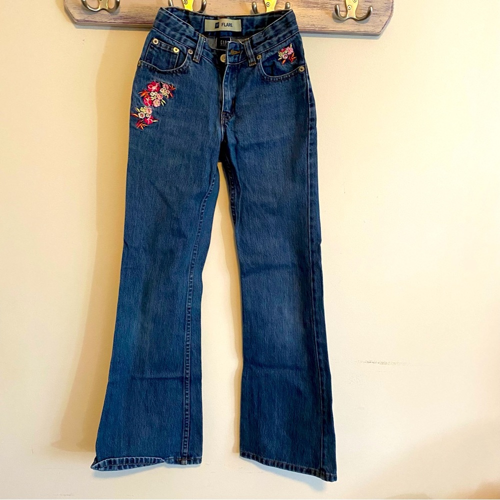 Gap kids flare slim fit jeans. Preloved. No rips or tears.YKK